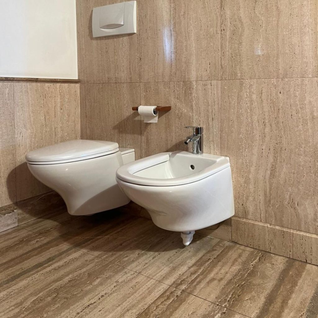 rivestimento bagno in Travertino